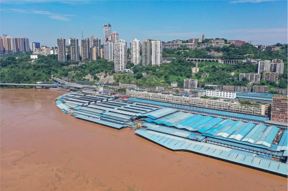 日,长江重庆菜园坝段水位明显上涨.图片:央视新闻